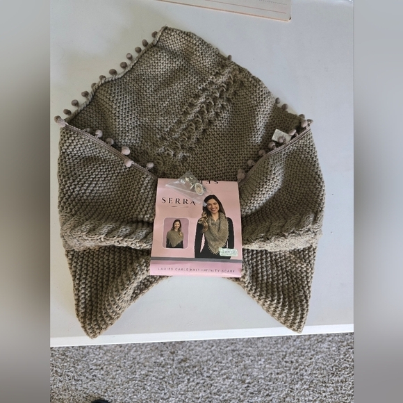 Sierra Scarf Chunky Knit Cowl Neck Gray Infinity Warmer Asymmetrical Cable knit - Picture 2 of 8